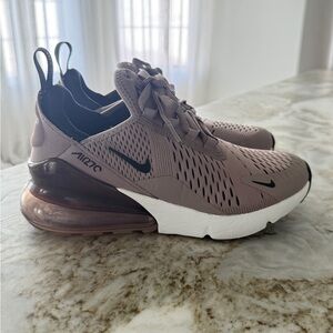 Nike Air Max 270 Sneakers sz 3.5